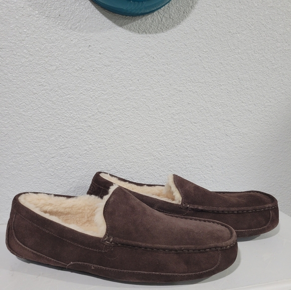 UGG Ascot Slippers Size 17 NEW - Picture 1 of 8